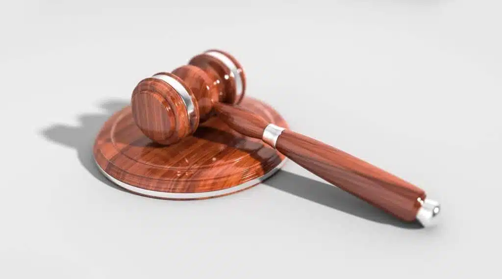 La traducción jurada de pruebas judiciales 44 martillo judicial